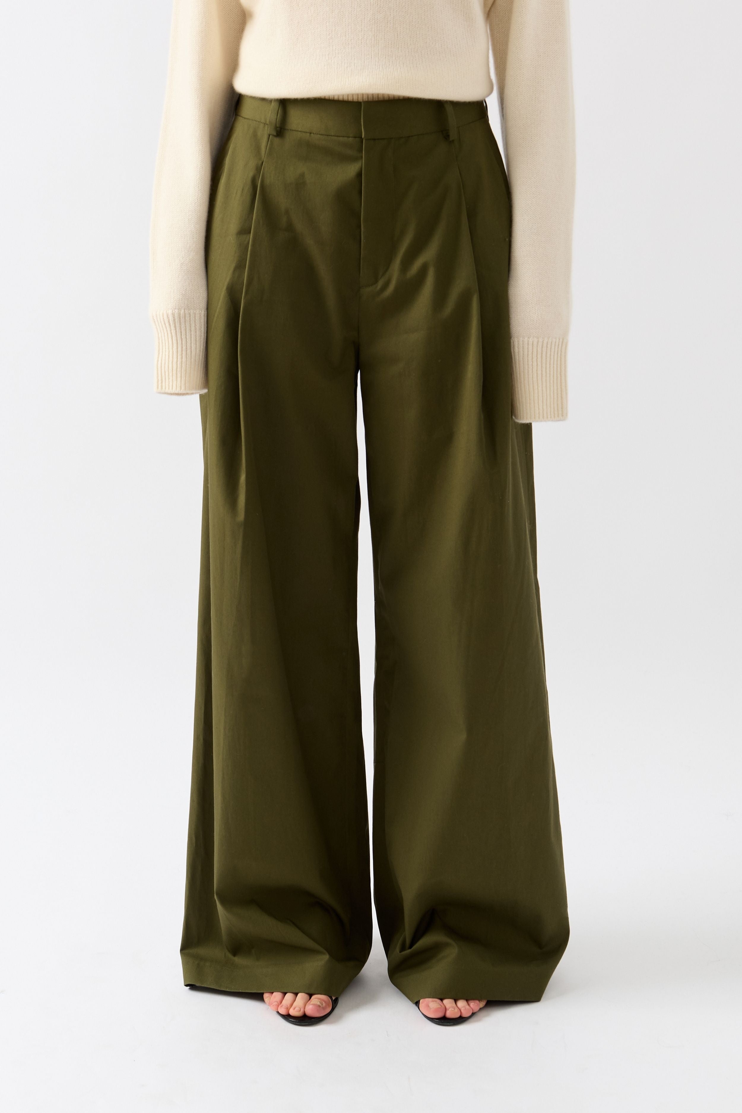 Frame Pleated Wide Leg Pant In Surplus