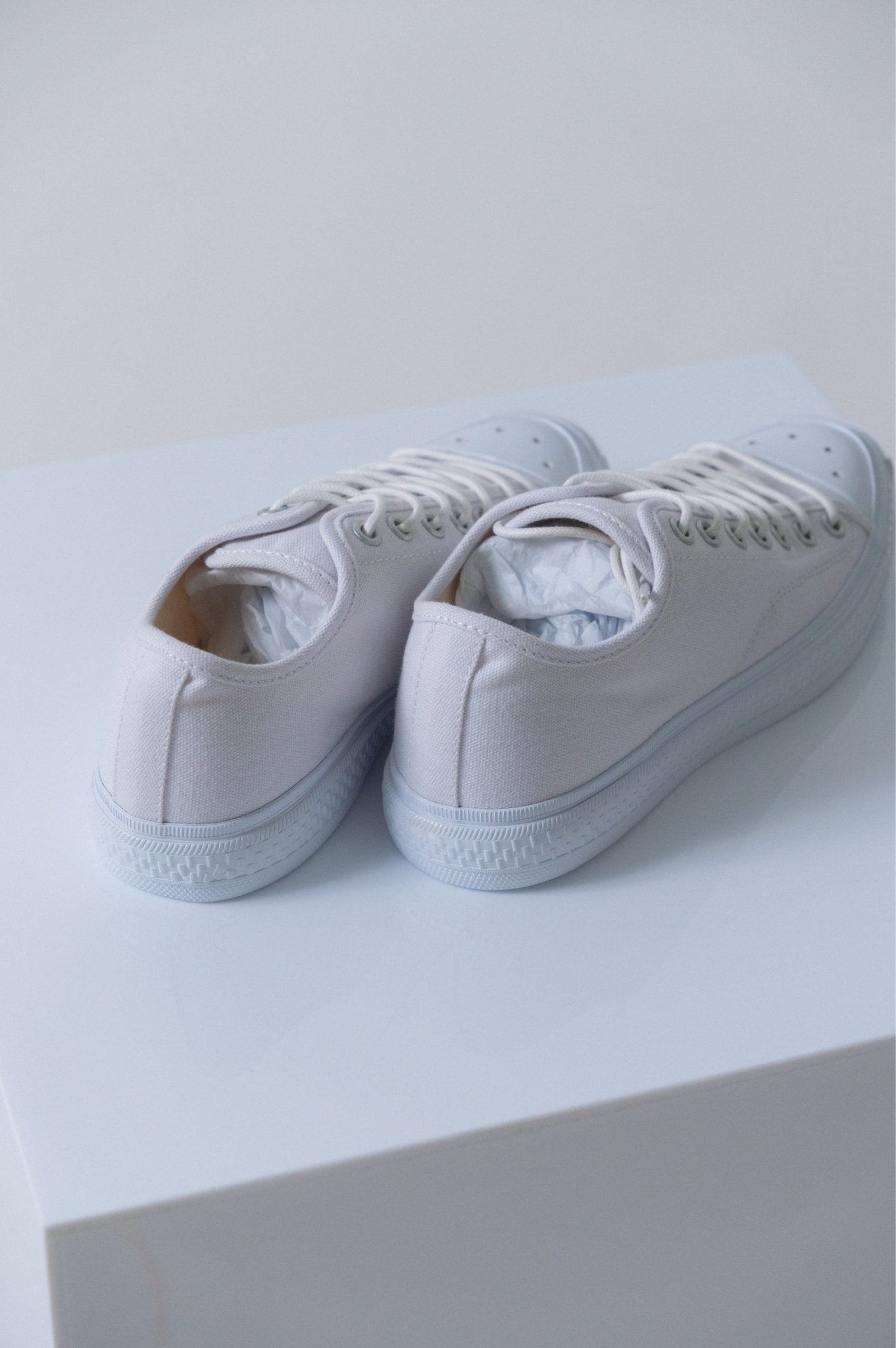 Bessette - Acne Studios Ballow Low Top Sneakers (37 EU, 38 EU & 39 EU)