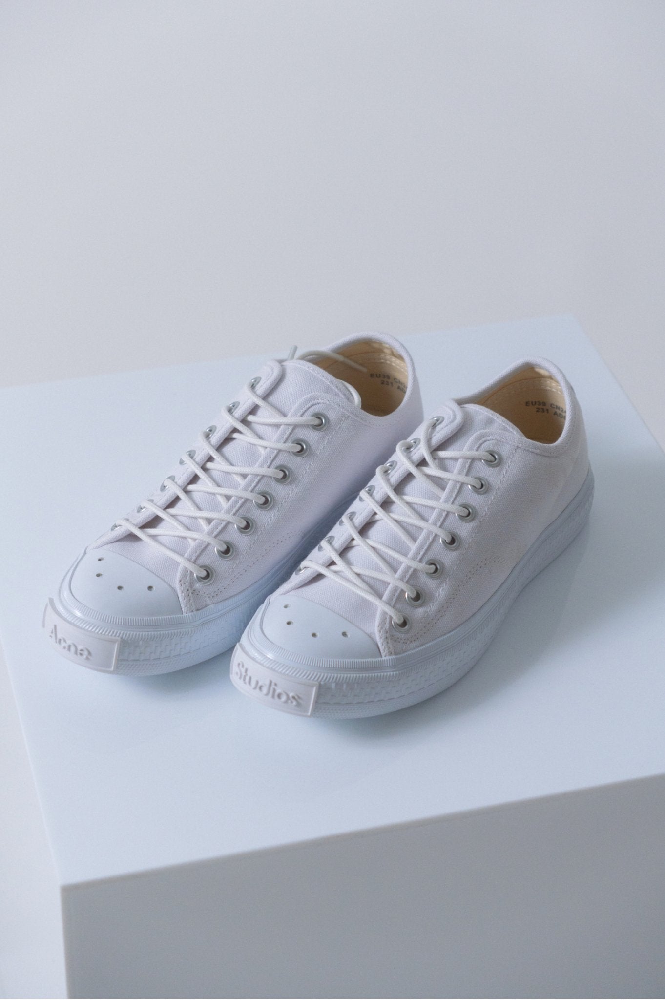 Bessette - Acne Studios Ballow Low Top Sneakers (37 EU, 38 EU & 39 EU)