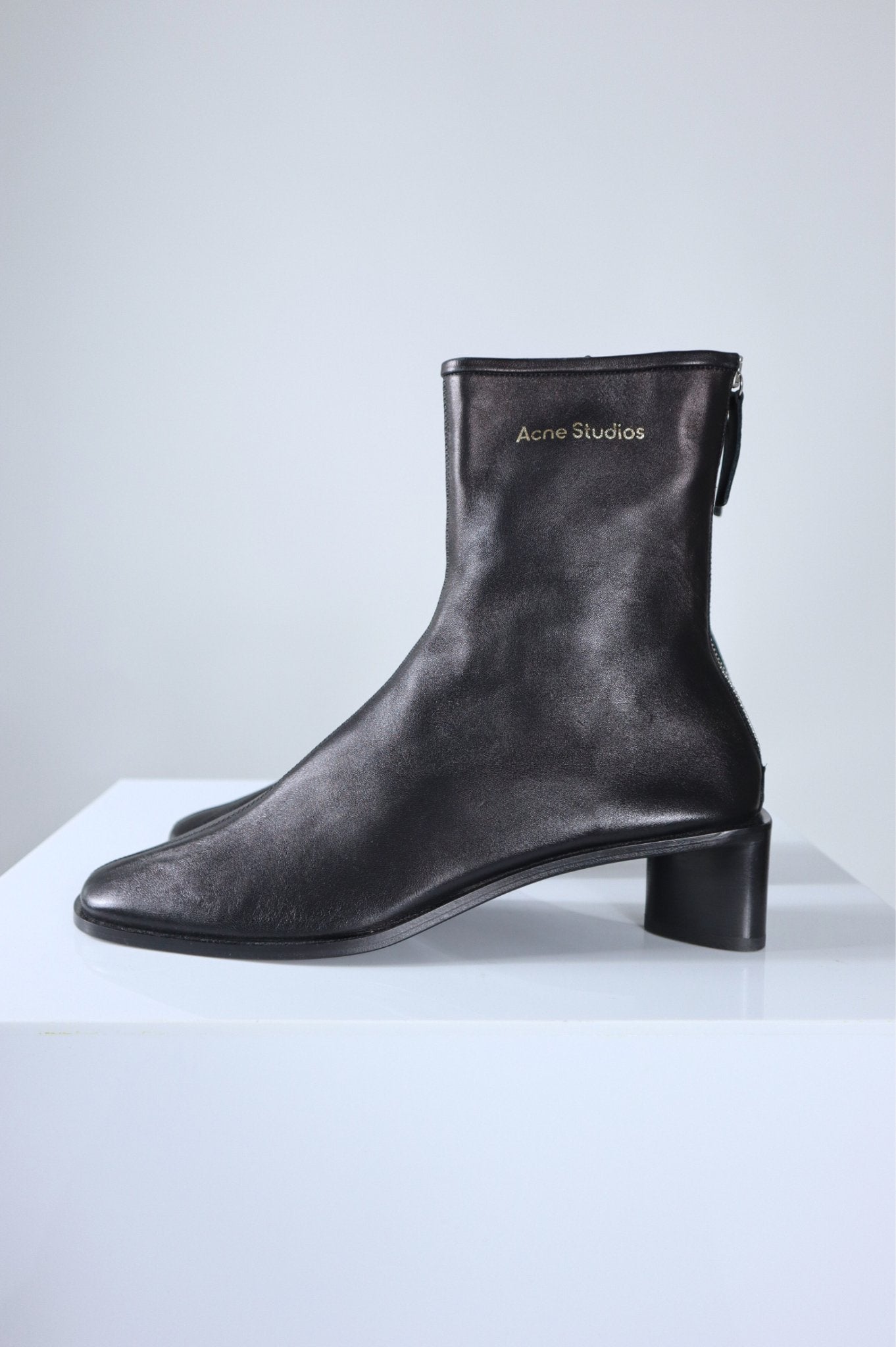 Bessette - Acne Studios Logo Leather Ankle Boots (40 EU)