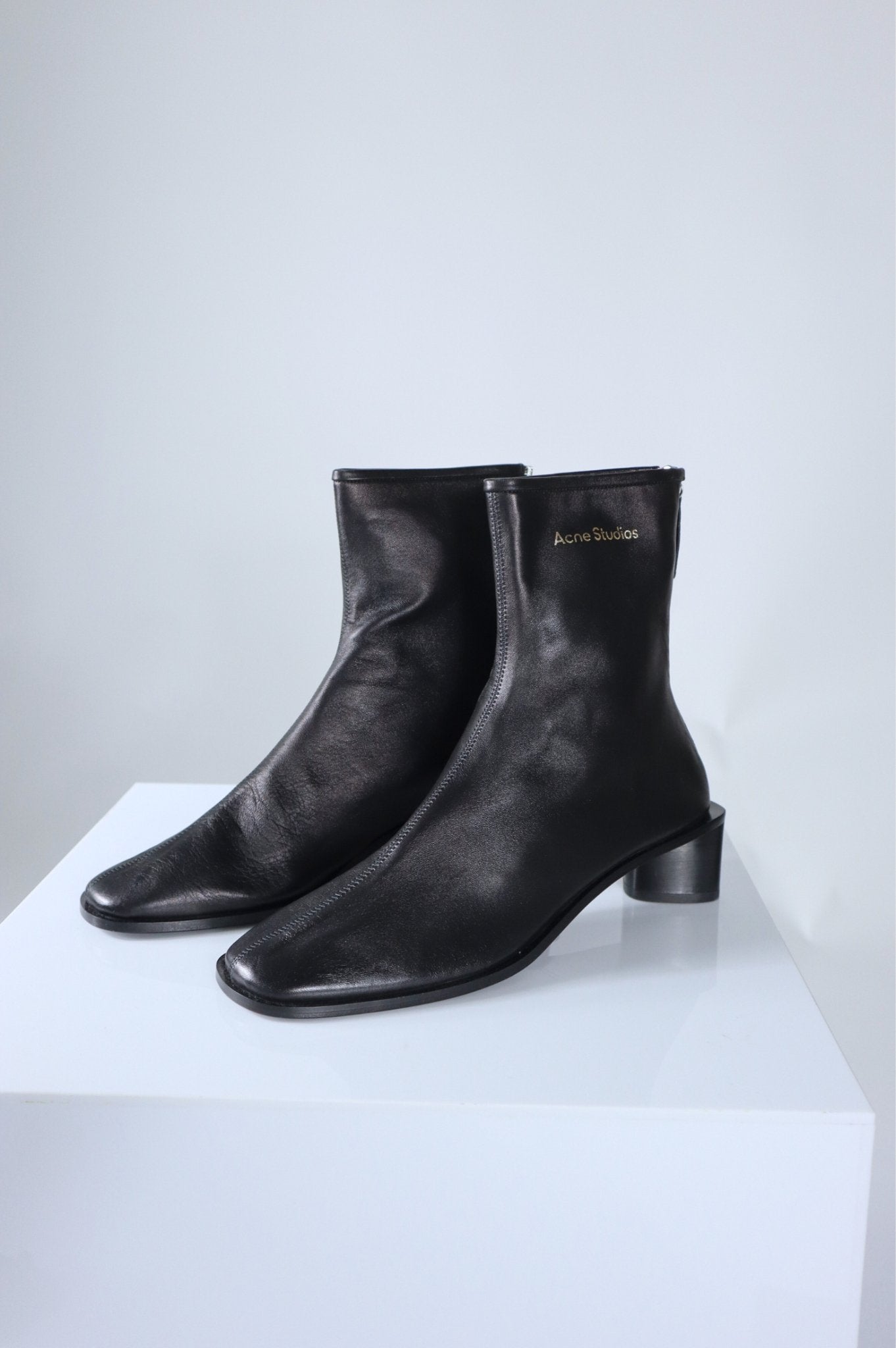 Bessette - Acne Studios Logo Leather Ankle Boots (40 EU)