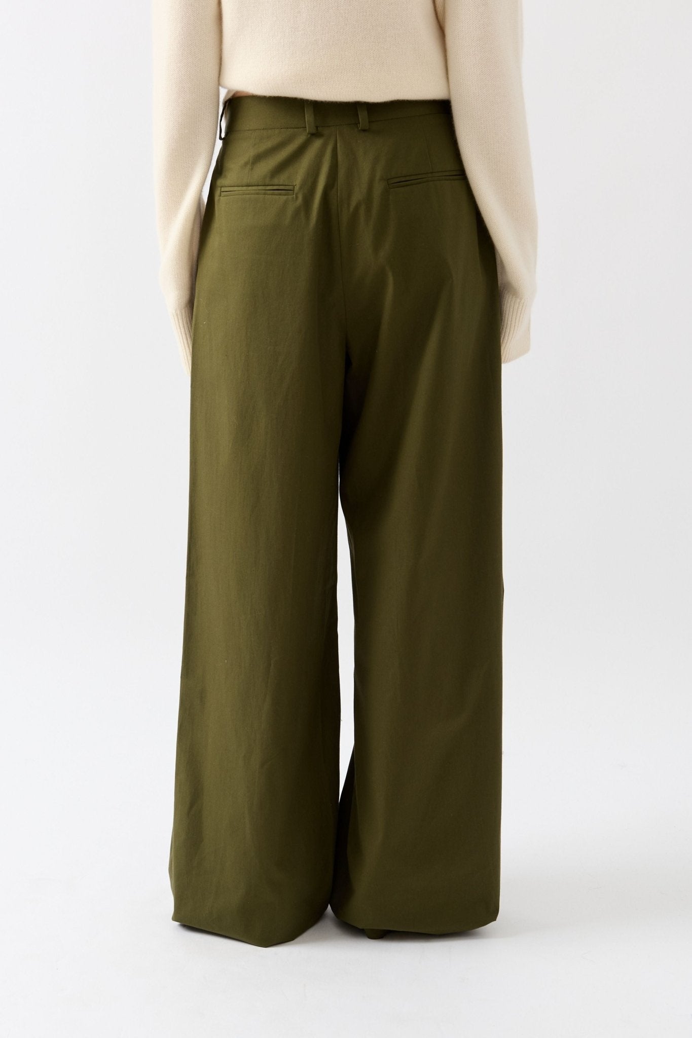 Frame - Frame Pleated Wide Leg Pant in Surplus