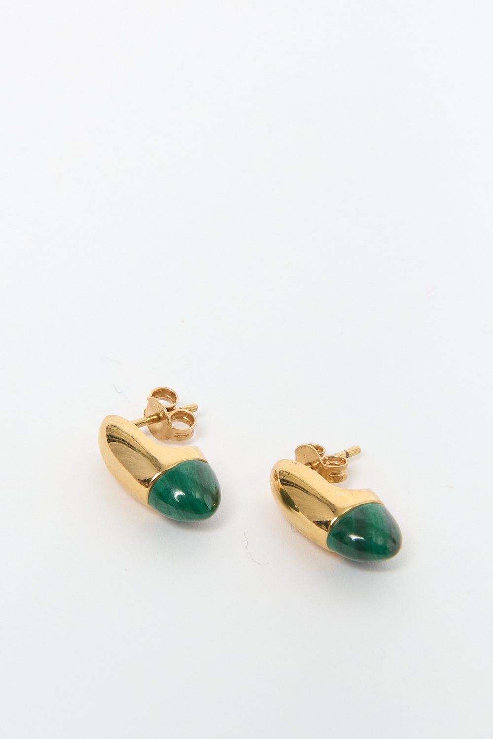 Otiumberg - Otiumberg Small Gold Earrings with Green Onyx