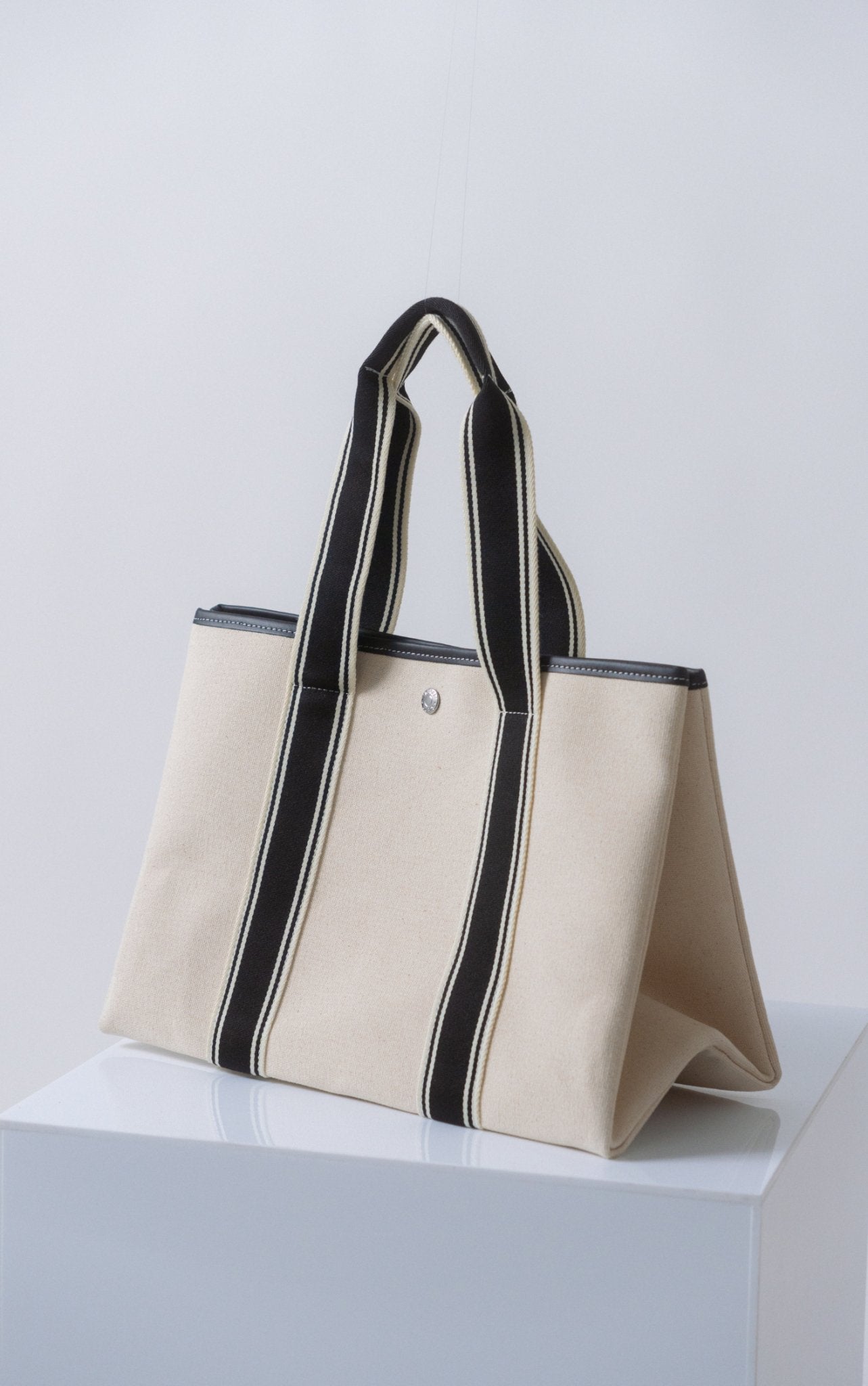 Bessette - Rue De Verneuil Traversée Medium Linen Tote Bag