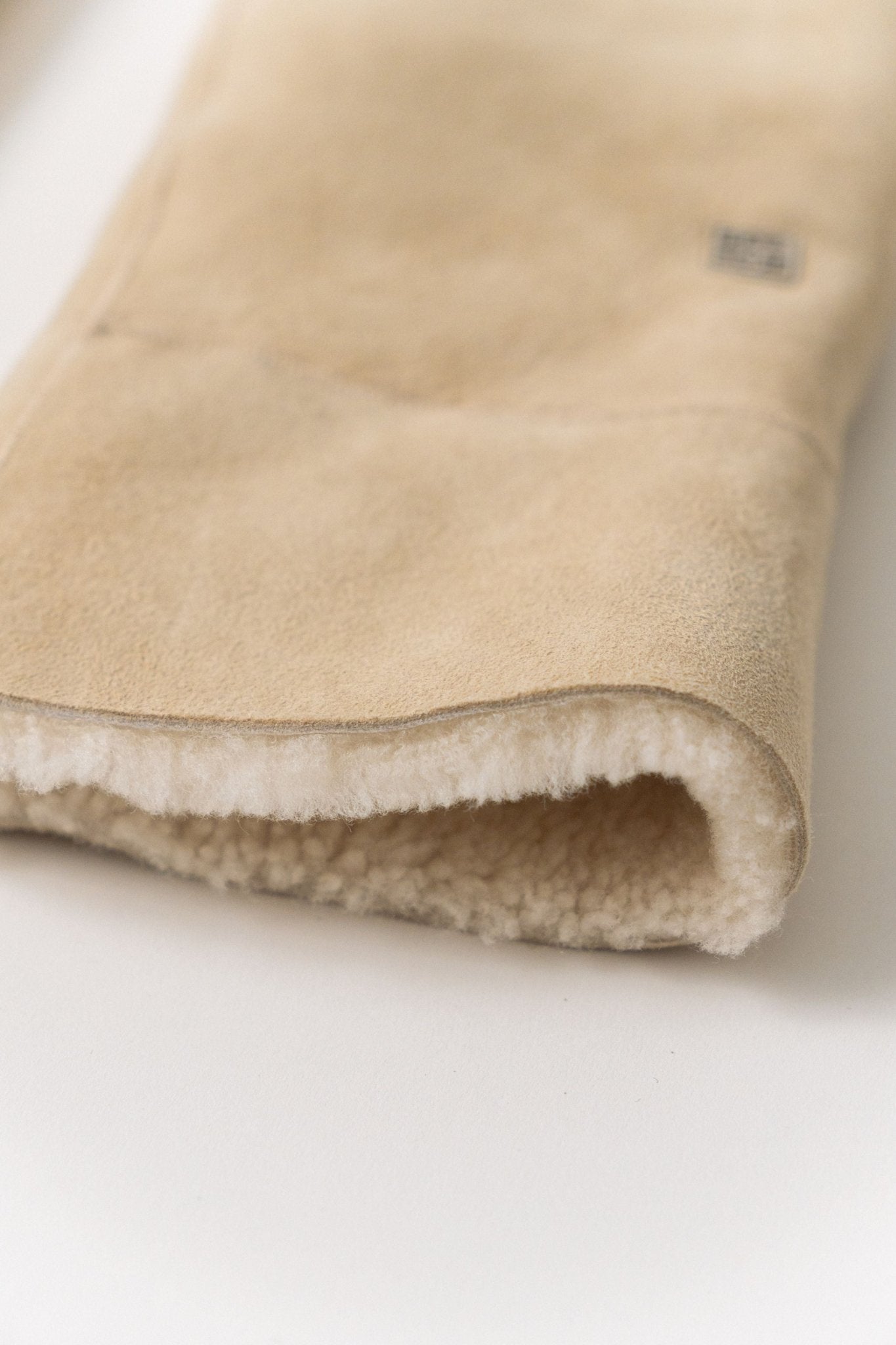 Bessette - Toteme SUEDE SHEARLING MITTENS