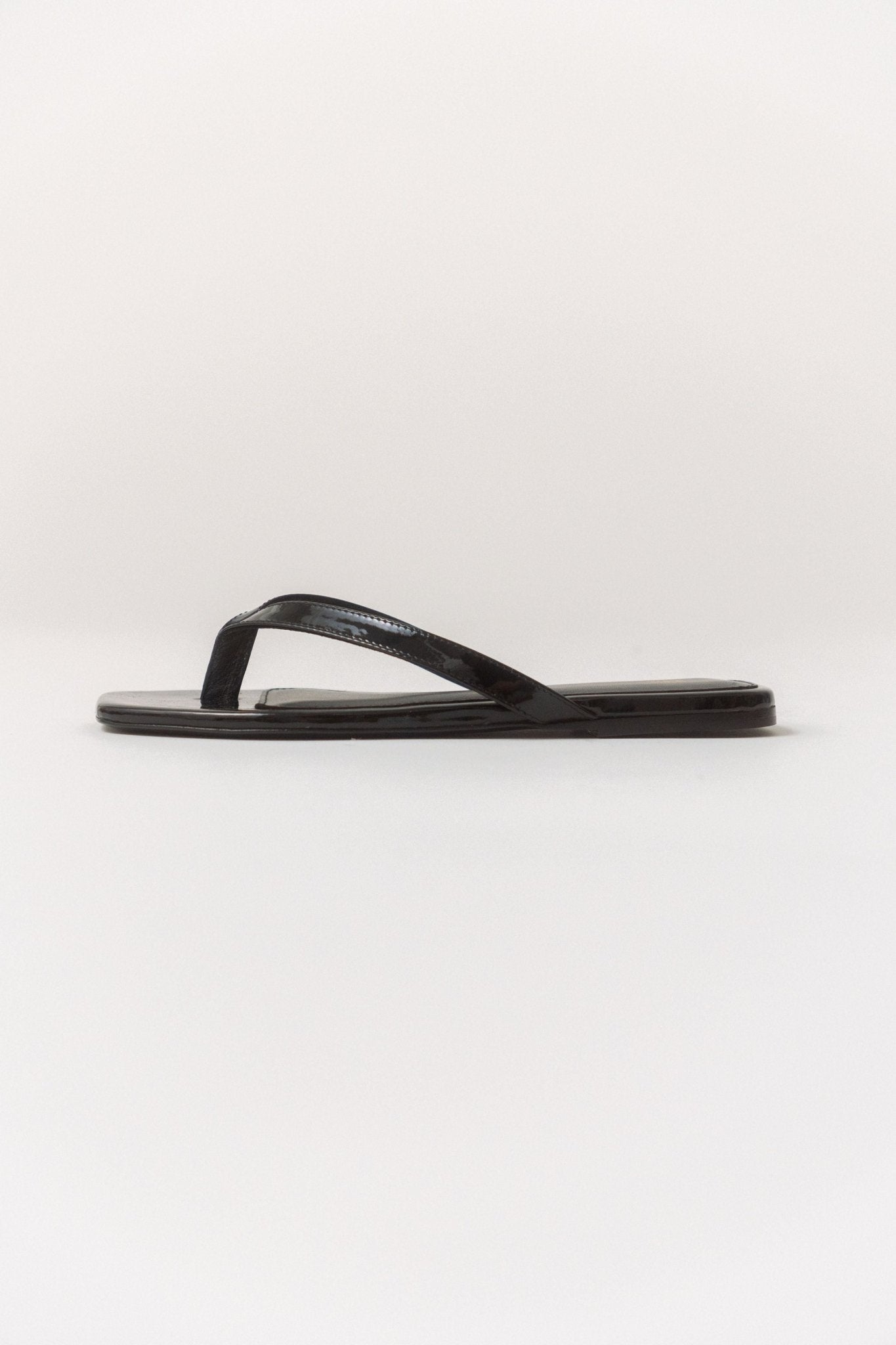 Bessette - Toteme The Flat Flip Flop (36 EU & 40 EU)