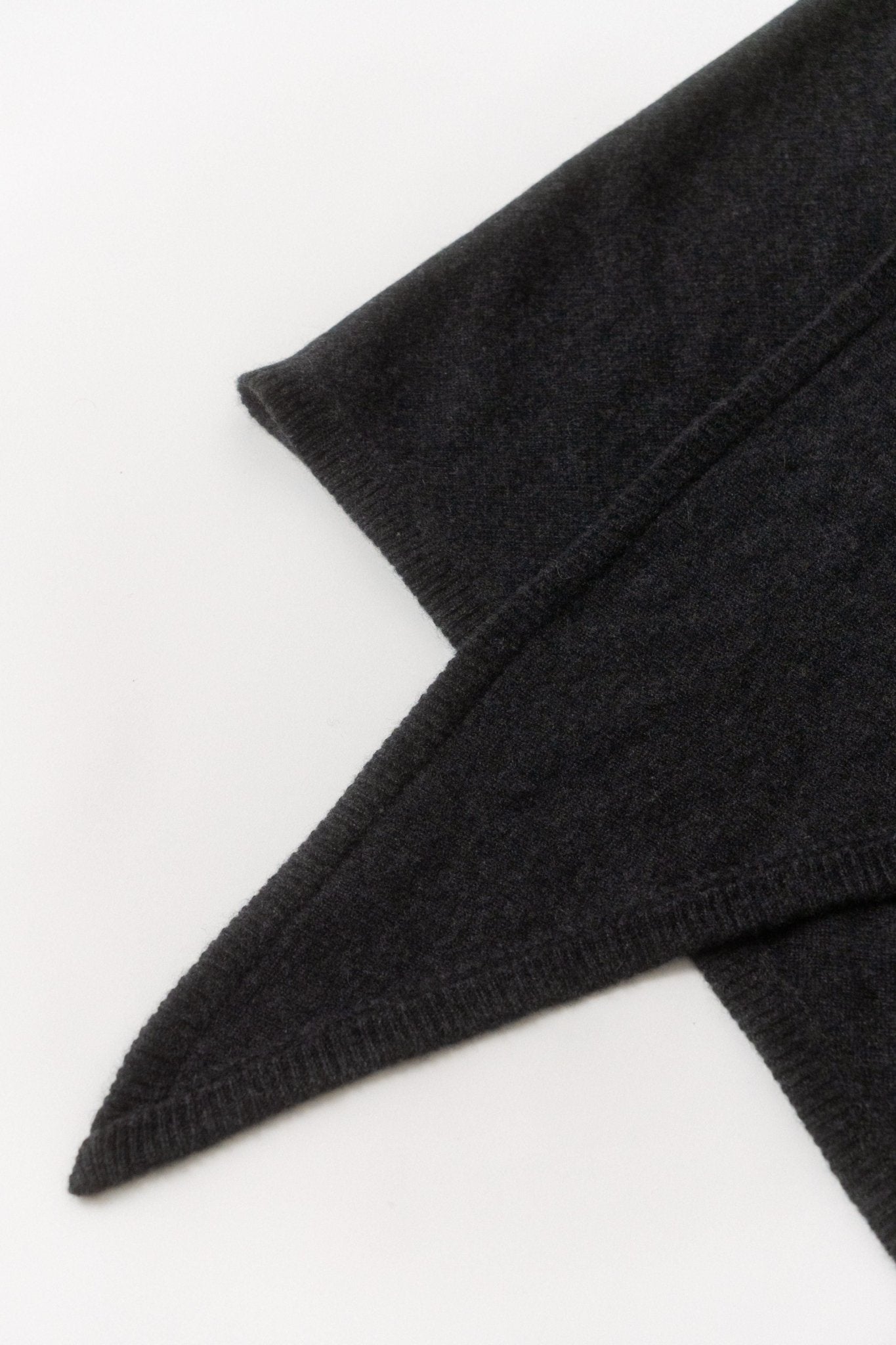 Bessette - Toteme Triangle Cashmere Scarf